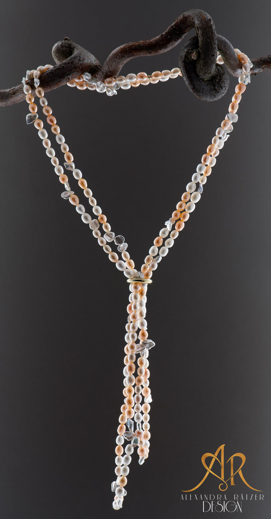 sehr lange barocke Perlenkette 1920er Stil in Apricot und Metallic weisser Farbe. Reis und Kornflake Keshi Perlen