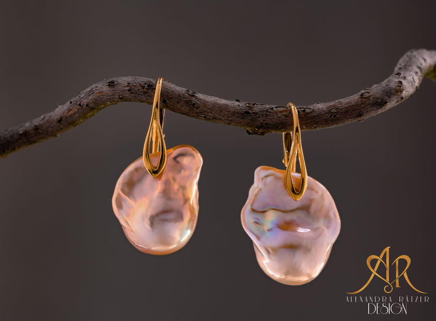 gold Ohrringe mit barocken rosa Feuerball Perlen