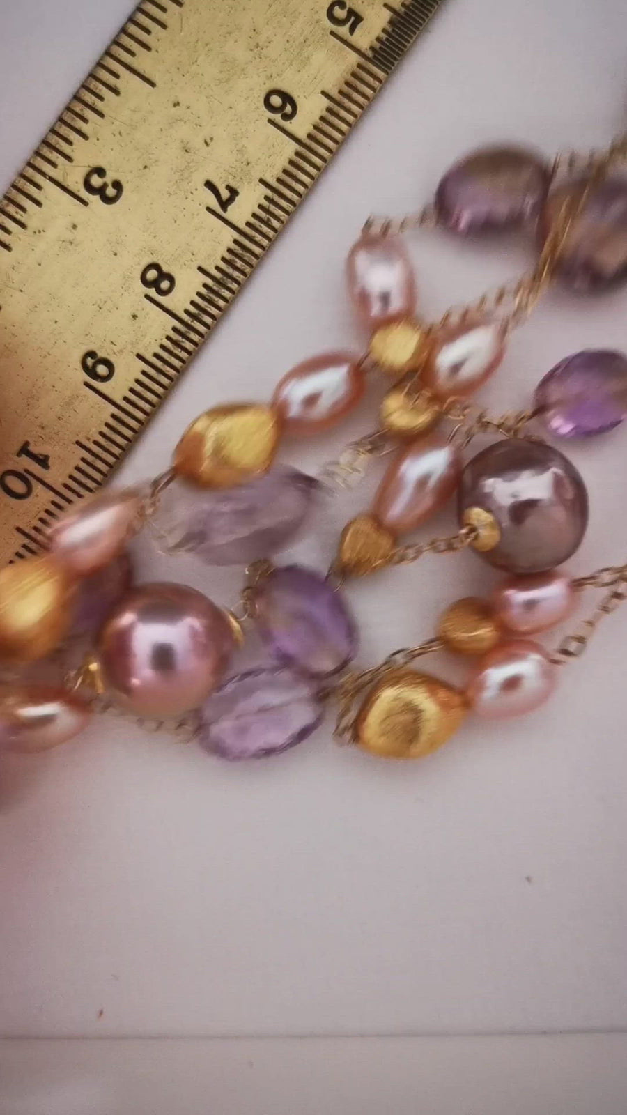 Elegante Perlenkette mit Amethyst in Rosa und Lila