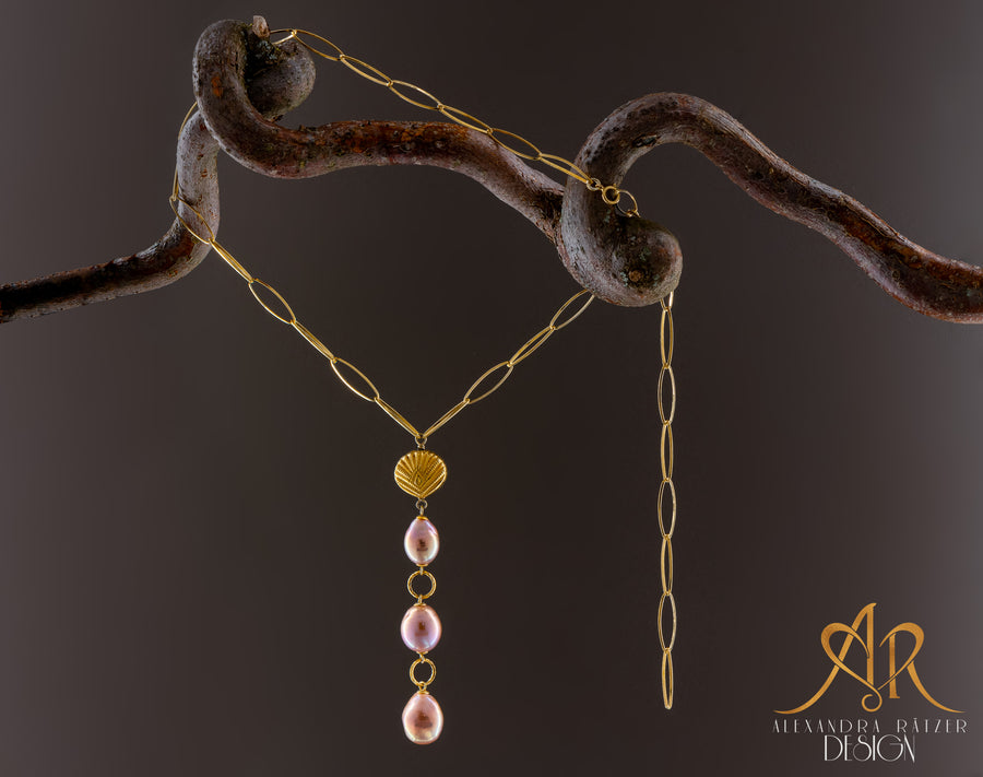 Lariat Halskette mit 3 grossen Perl Tropfen in besonders schönen Regen-Farben und Art Deco Muschel Design